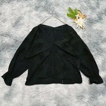 Vis  (F) 올 패턴 자수 티셔츠 7부 소매 V넥 무지 심플 블랙