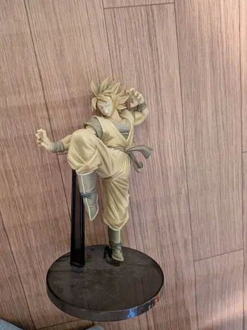 드래곤볼 피규어 움직임이 있는 포즈