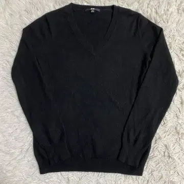 [ 새상품급 ] UNIQLO 캐시미어 100% V넥 니트 블랙 M 사이즈