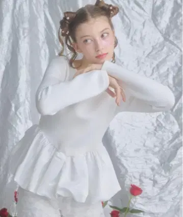 monepine 벌룬 레이어드 맨투맨 카키부치 허벅지 화이트