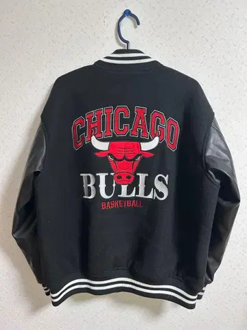 NBA 시카고 불스 바시티 자켓 블랙