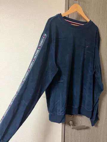 타미힐피거 사이드 로고 테이프 맨투맨 트레이닝복 L 사이즈