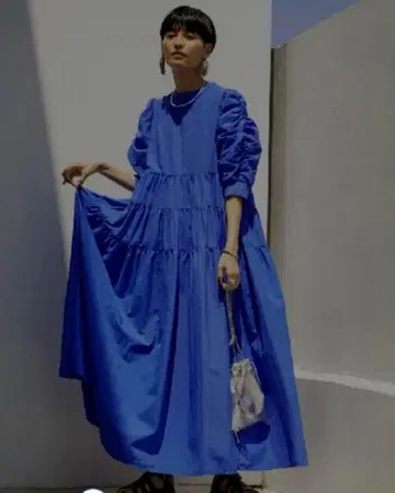 AMERI MEDI COLOR TIERED VOLUME DRESS