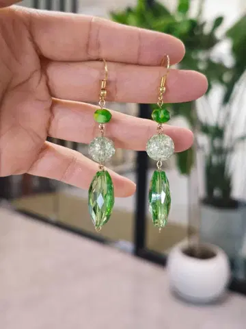 그린 컬러 크리스탈 롱 후크 귀찌