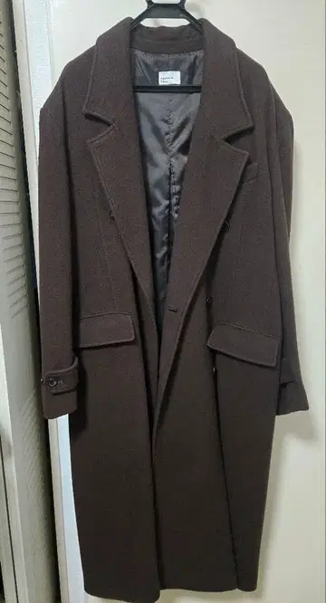 Apartment Three 브라운 체스터 코트