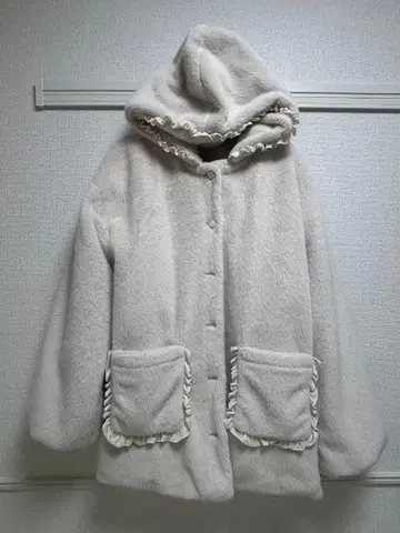 merry jenny 프릴 후드 인조 모피 자켓