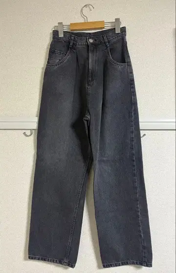 FRAY I.D 하이웨스트 턱 데님 블랙