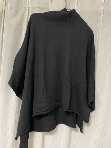 mizuiroind 블랙 터틀넥 니트 판초