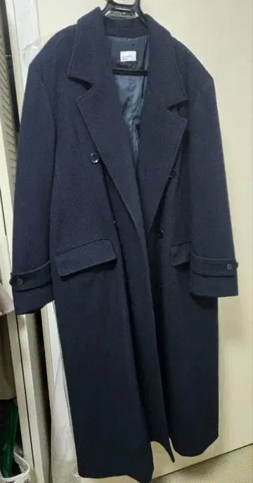 Apartment Three 네이비 체스터 코트