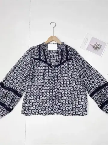 플라워 프린트 긴팔 블라우스 네이비 계열