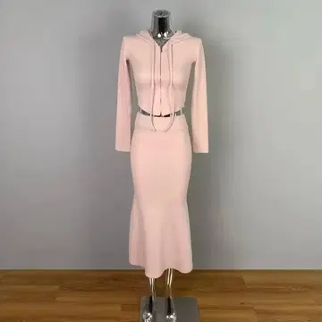 핑크 후드 부착 스커트 셋업 공항 코디