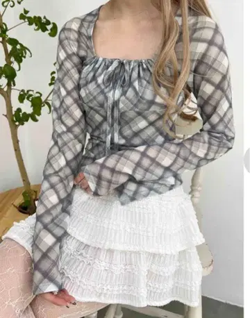 체크 무늬 플레어 슬리브 셔츠