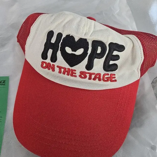 새상품) bts 제이홉 볼캡 모자 레드 판매합니다