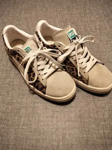 푸마 레오파드 무늬 스웨이드 스니커즈