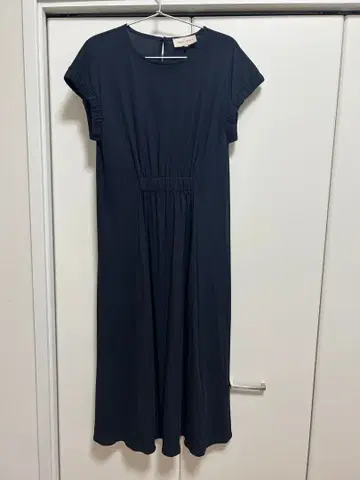 새상품급 EPOCA STORIA 40 네이비 컬러 원피스