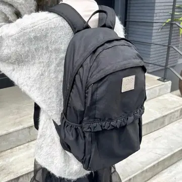 mellowneon 프릴 백팩 멜로우네온 블랙