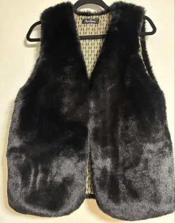 AnneCoquine 오리지널 패턴 라이닝 에코 퍼 노카라 베스트