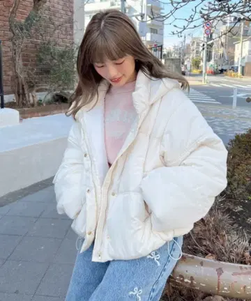 후드 부착 볼륨 충전솜 블루종 아이보리