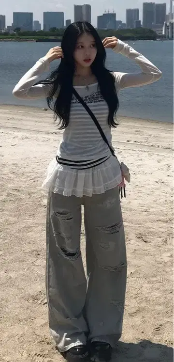 emmy 프릴 세트 블랙 데미지 데님 팬츠