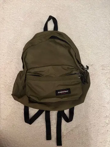 EASTPAK 카키 백팩