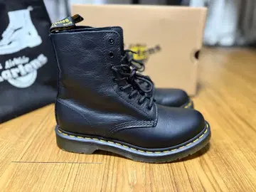 닥터 마틴 1460 파스칼 8홀