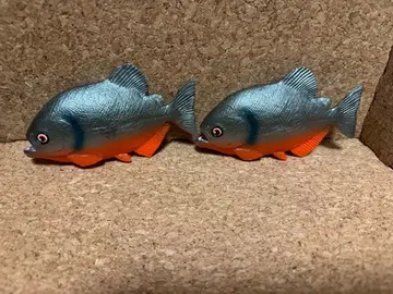 피라니아 피규어 2체 세트