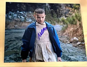 밀리 바비 브라운 기묘한 이야기 친필 사인 도쿄 코믹콘