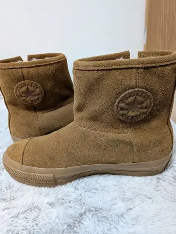 브라운 스웨이드 어그 부츠 지퍼 달린 컨버스