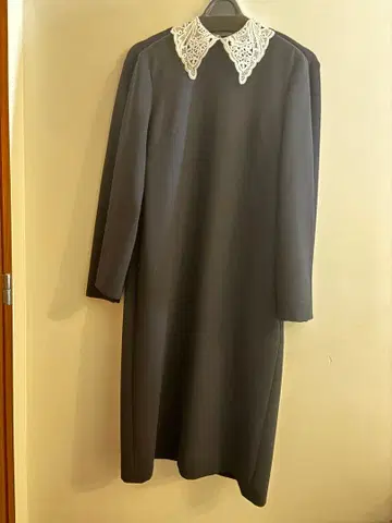 온워드 옷깃 달린 네이비 원피스