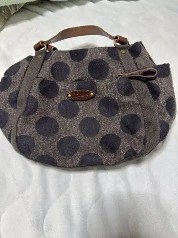 도트 무늬 토트백 그레이 네이비