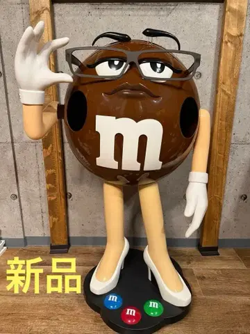 M&M's 브라운 캐릭터 동상