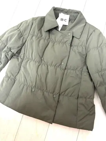 유니클로 C 미사용 새상품 다운 숏 자켓 M 카키