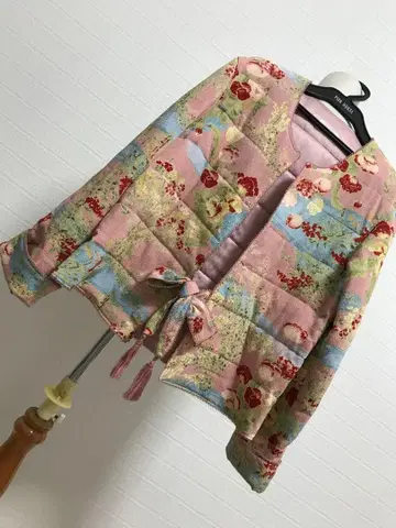 미사용에 가까운 원더풀 월드 일본풍 패턴 꽃무늬 자켓 핑크