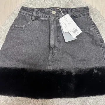 다리치 포인트 퍼 데님 미니 스커트 다리치