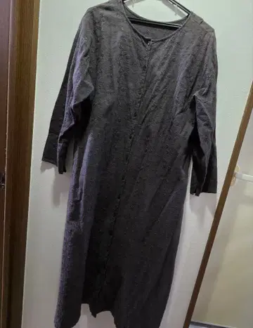 다크 그레이 색상 꽃무늬 자수 원피스 코트 사만사 모스모스 프리 사이즈