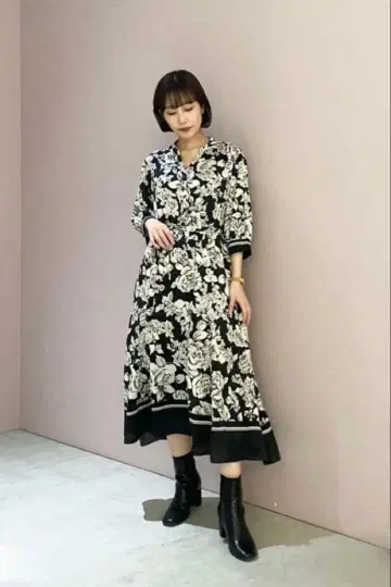 GRACE CONTINENTAL 52,800엔 라인 플라워 프린트 원피스