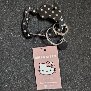 LOWRYS FARM 헬로키티 체크 무늬 아크릴 키링 새상품