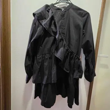 블랙 비대칭 프릴 긴팔 블라우스 2종 세트 테치치 테라스 프리