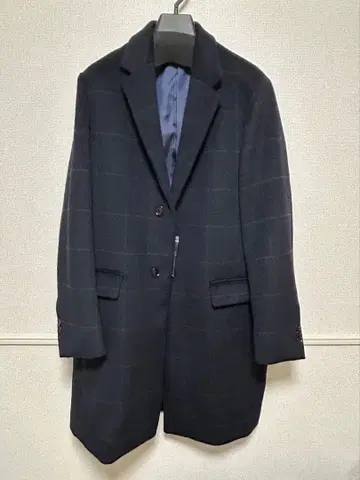 네이비 체크 무늬 체스터 코트