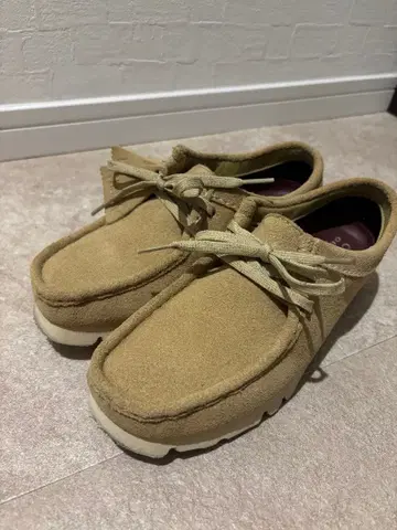 클락스 베이지 스웨이드 로퍼