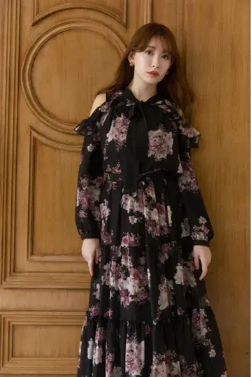 Herlipto Isaline Bow-Tie Floral Blouse