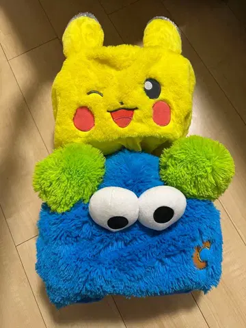 피카츄 쿠키 몬스터 유니버셜 햇 착용자