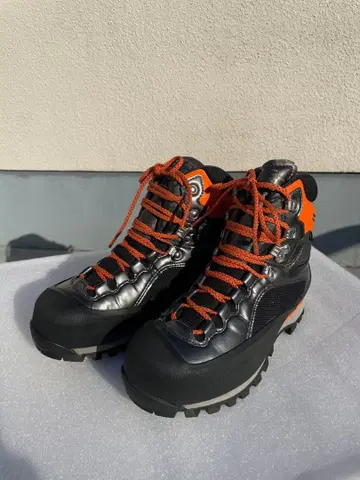 캐러밴 등산화 블랙/오렌지