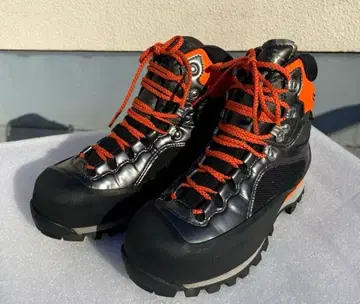 캐러밴 등산화 블랙/오렌지