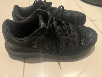 언더아머 CHARGED PURSUIT 스니커즈 27cm