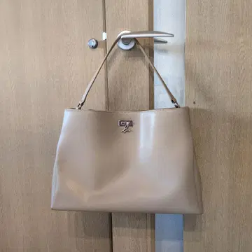 에네스베 가죽 원 핸들 토트백