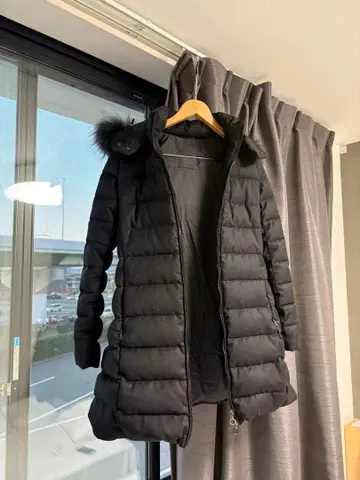 블랙 다운 자켓 후드 부착