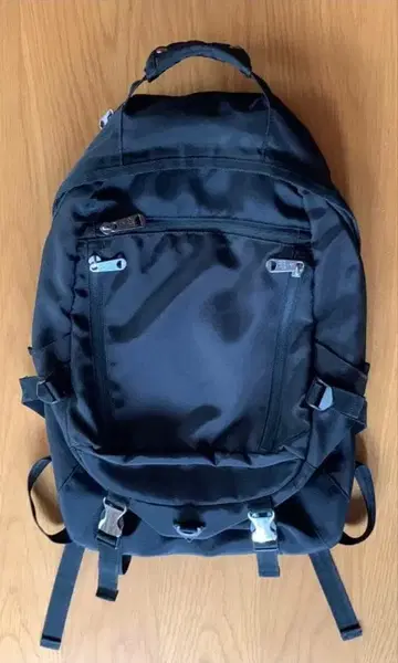 인디스펜서블 백팩 출퇴근 통학 여행 다기능