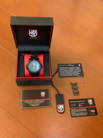 루미녹스 F-117 나이트호크 블랙 시계