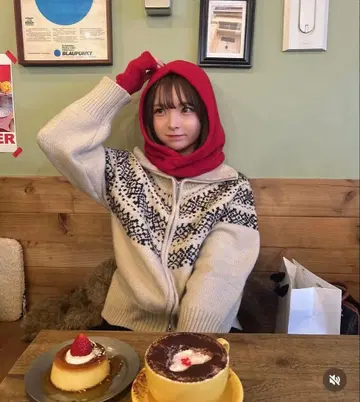 노르딕 무늬 크림색 긴팔 스웨터